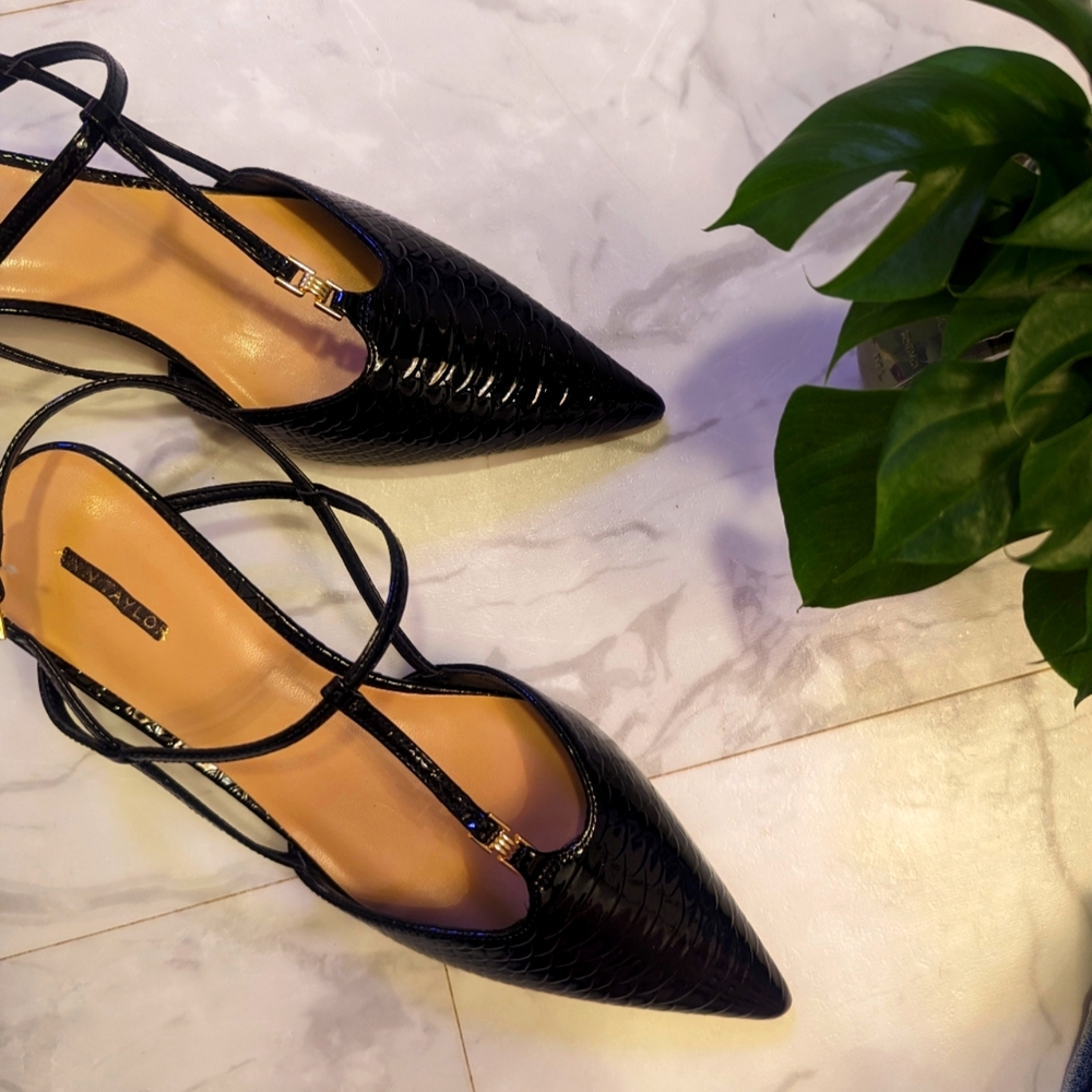 Ann Taylor Point Kitten Heel EUC Size 8